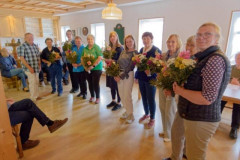 Blumen fur die Teilnehmerinnen und Schiedsrichterin